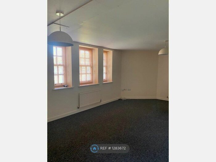 2 Bedroom Flat To Rent In Parklands Manor, Wakefield, WF1