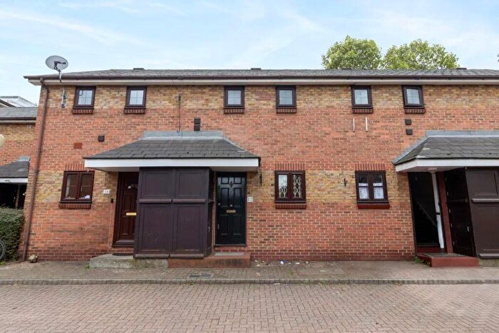 2 Bedroom Terraced House For Sale In Poplar, London, E14