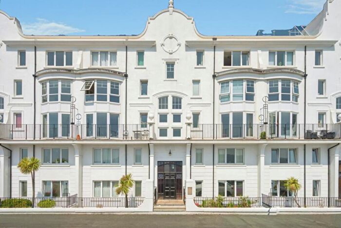 2 Bedroom Flat For Sale In Grand Parade, Plymouth, Devon, PL1