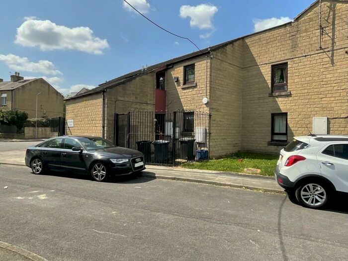 1 Bedroom Ground Flat To Rent In Stone Acre Court, West Bowling, Bradford, West Yorkshire, BD5