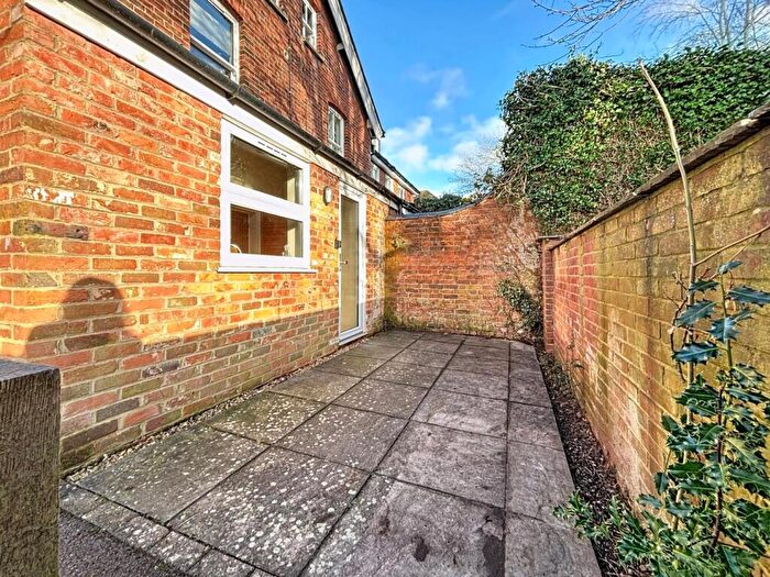 1 Bedroom Flat To Rent In Amersham Hill, High Wycombe, HP13