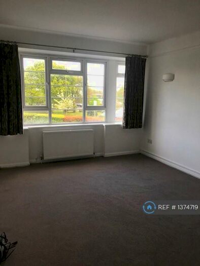 3 Bedroom Flat To Rent In Chessington Court, London, N3