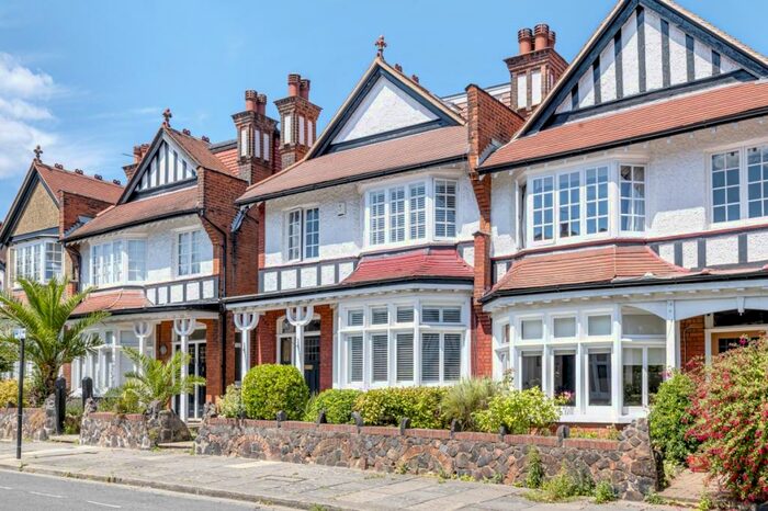 5 Bedroom Semi-Detached House To Rent In Woodberry Crescent London, N10