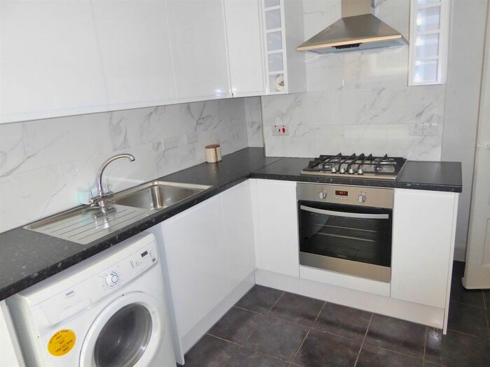 2 Bedroom Maisonette To Rent In Nutwell Street, Tooting Broadway, SW17