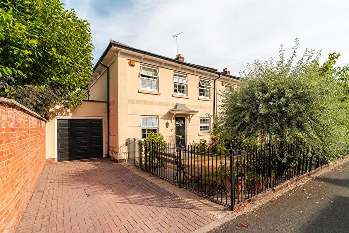 4 Bedroom End Terrace House To Rent In Priory Place, Cheltenham, GL52