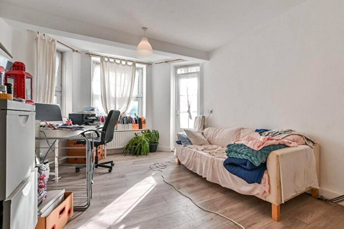 2 Bedroom Flat For Sale In Tufnell Park Road, Tufnell Park, London, N7