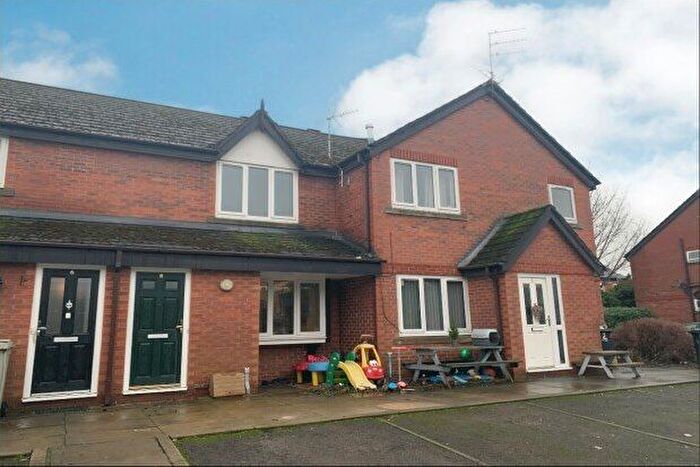 2 Bedroom Property To Rent In Tynedale Close, Macclesfield, SK11