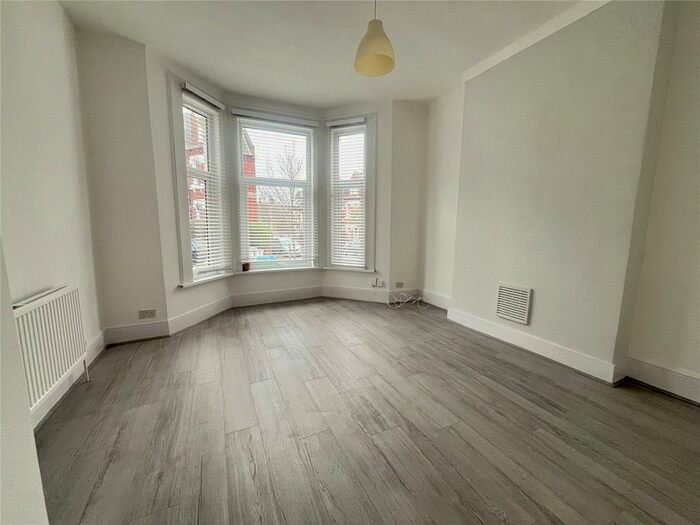 1 Bedroom Flat To Rent In Kestrel Avenue, London, SE24