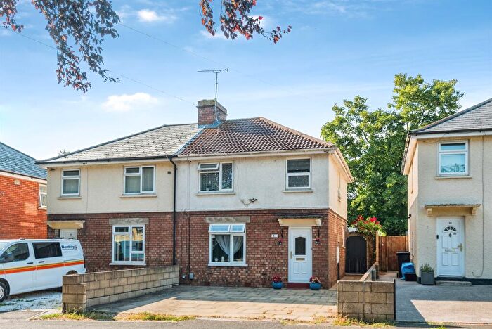 3 Bedroom Semi Detached House For Sale In Beech Avenue, Swindon, SN2