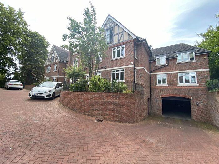 2 Bedroom Flat To Rent In Bedroom Luxury Flat, Purley £, CR8