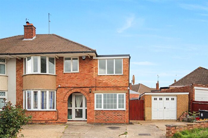 5 Bedroom Semi Detached House For Sale In Ridgeway, Wellingborough, NN8