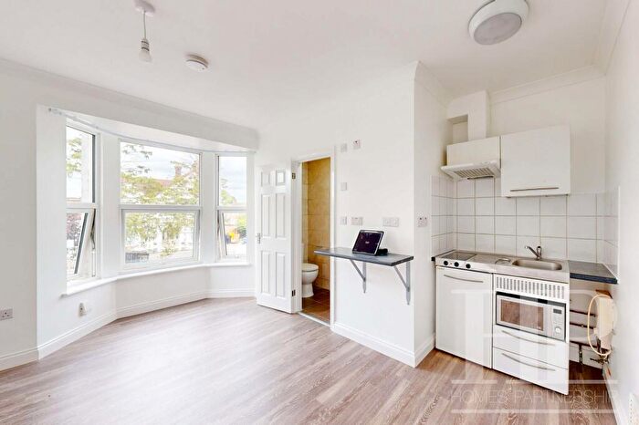 Studio To Rent In Ifield Road, West Green, RH11