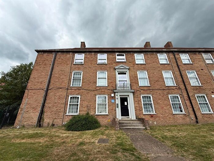 2 Bedroom Flat To Rent In Manor Court, Enfield, EN1