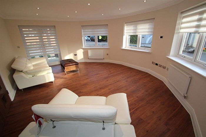 2 Bedroom Flat To Rent In Victoria Close, Rickmansworth, WD3