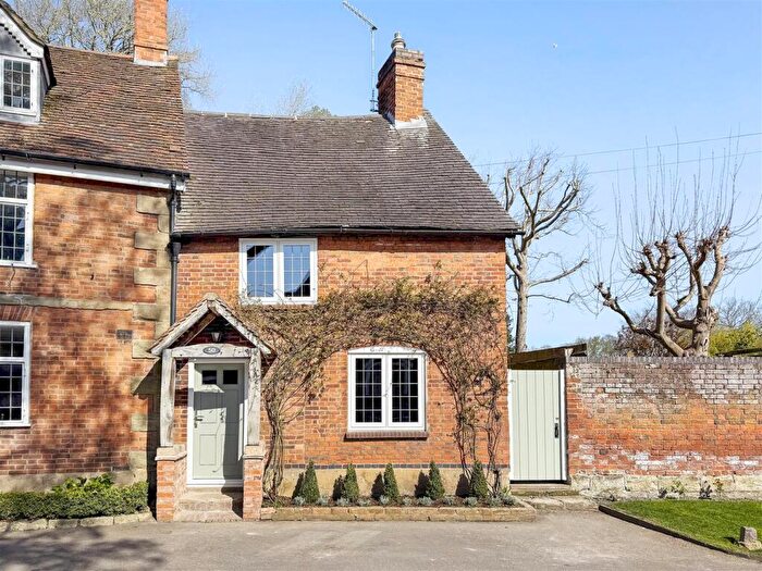 2 Bedroom Cottage For Sale In Bridge End, Warwick, CV34