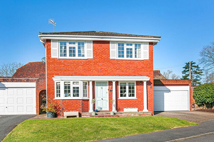 4 Bedroom Detached House For Sale In Brambles Park, Bramley, Guildford, GU5