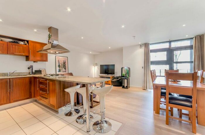 2 Bedroom Flat To Rent In Whitelands Crescent, Southfields, London, SW18