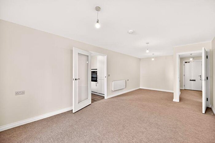 1 Bedroom Flat For Sale In Dreton Lodge, Havant Road, Drayton, PO6