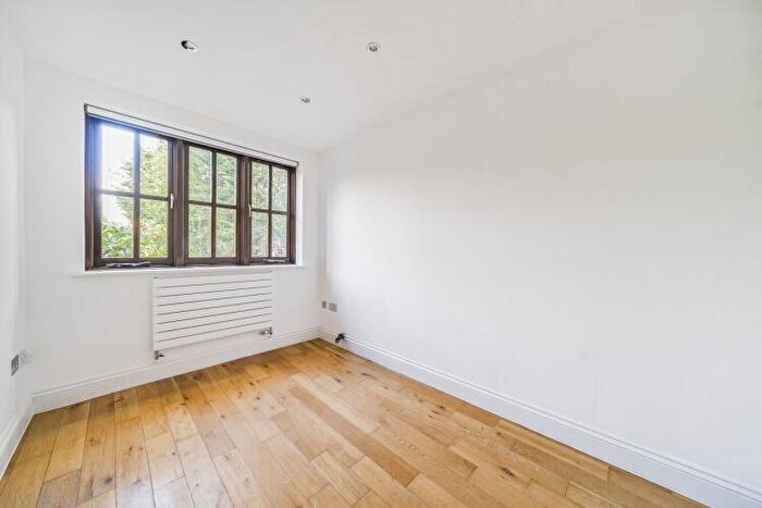 5 Bedroom House To Rent In Oaks Avenue London, SE19