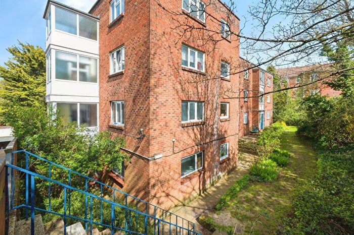 1 Bedroom Flat For Sale In Bitterne Road West, Southampton, SO18