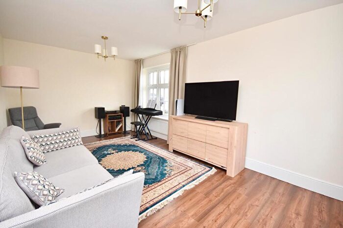 3 Bedroom Detached House For Sale In Kemsley Drive, Leighton Buzzard, LU7