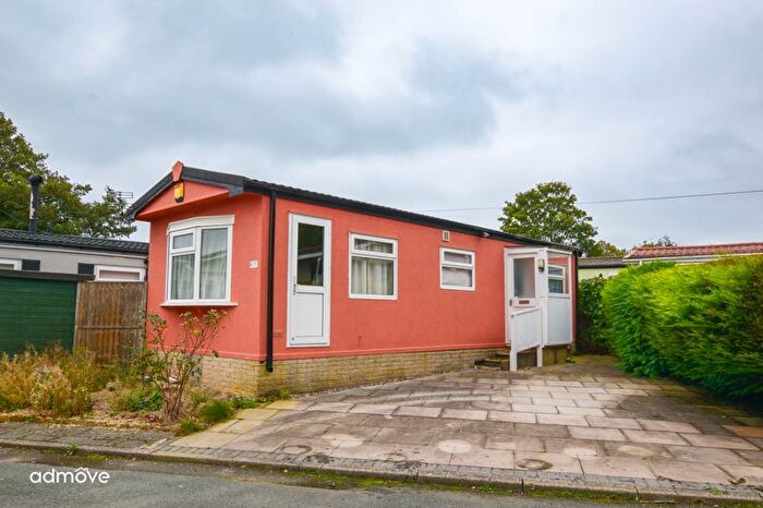 1 Bedroom Mobile/park Home For Sale In Agden Park View, Lymm, WA13
