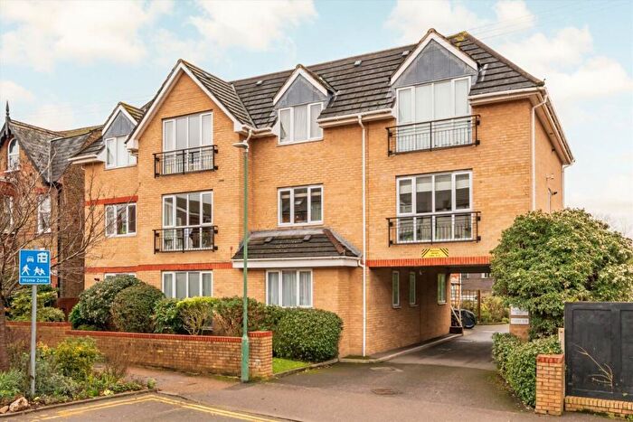 2 Bedroom Flat For Sale In Manorgate Road, Kingston Upon Thames, KT2