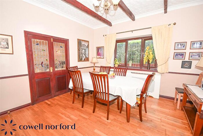 3 Bedroom End Of Terrace House For Sale In Hollin Lane, Bamford, Rochdale, OL11