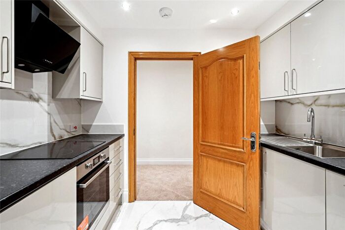 1 Bedroom Flat To Rent In Ovington Court, - Brompton Road, Knightsbridge, London, SW3