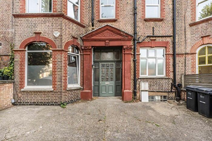 3 Bedroom Flat To Rent In Fairhazel Gardens, South Hampstead, NW6