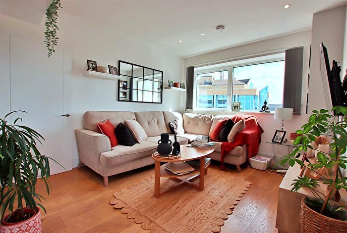 1 Bedroom Flat For Sale In Elstree House, Elstree Way, Borehamwood, WD6