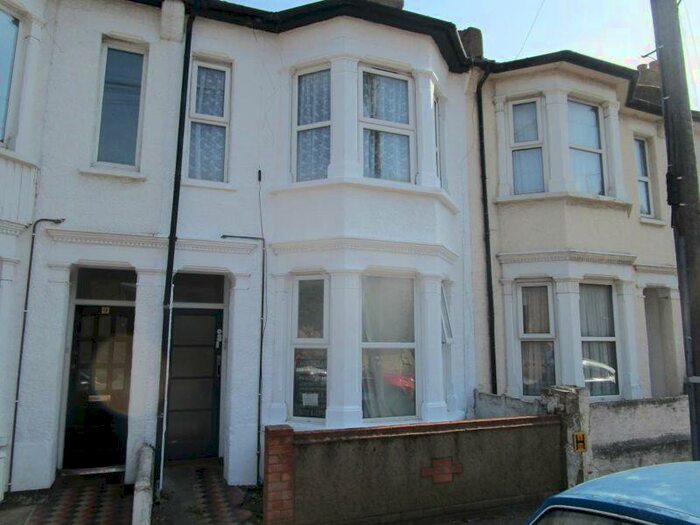 1 Bedroom Ground Flat To Rent In Beresford Road, Southend-On-Sea, SS1