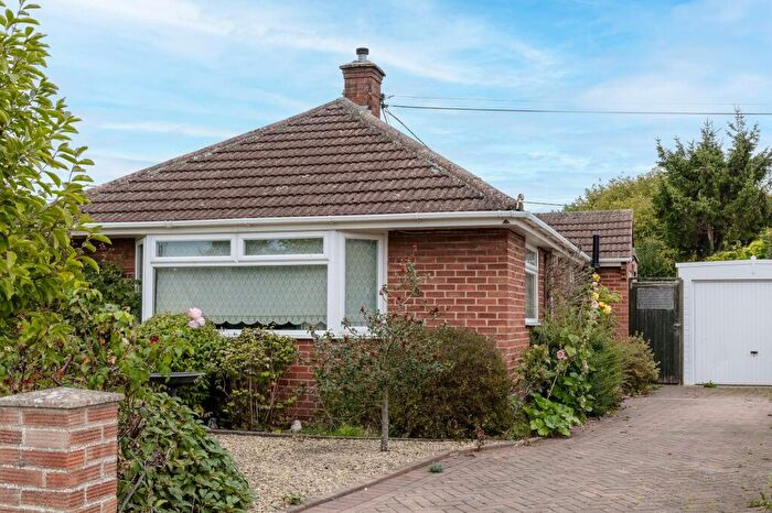 2 Bedroom Detached Bungalow For Sale In Aysgarth Road, Yarnton, OX5