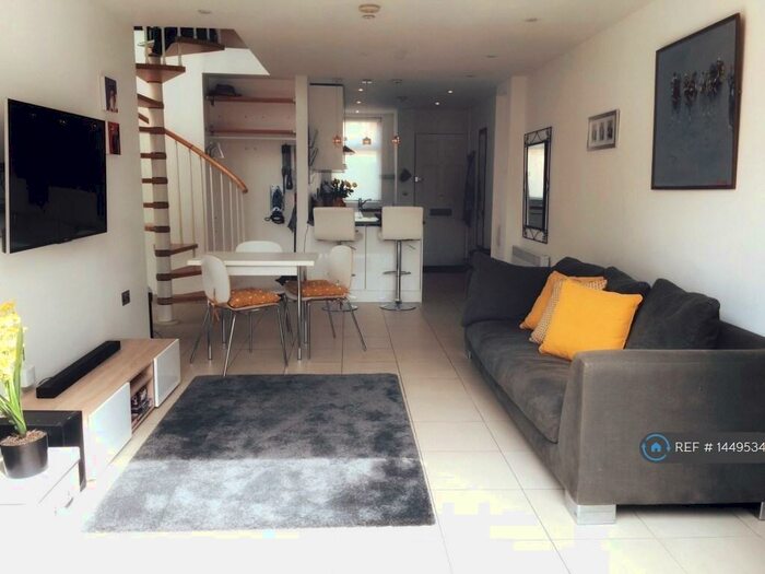 2 Bedroom End Of Terrace House To Rent In Rushleigh, London, SW12