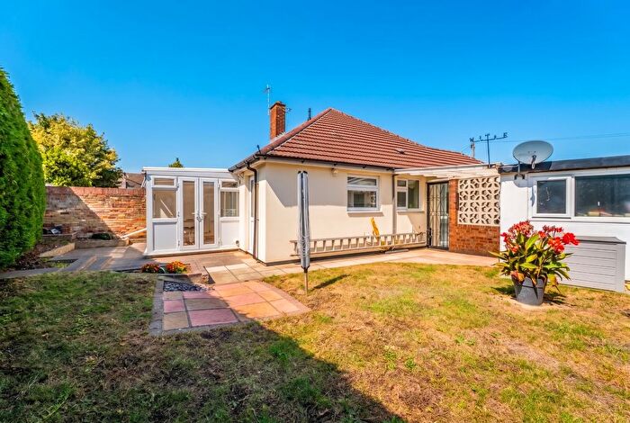 2 Bedroom Semi-Detached Bungalow For Sale In Sundridge Close, Dartford, DA1