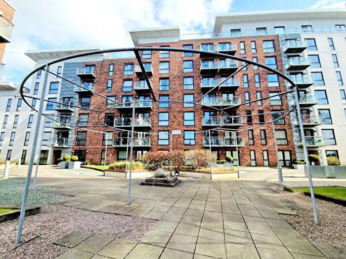 2 Bedroom Flat To Rent In Longfield Centre, Prestwich, M25