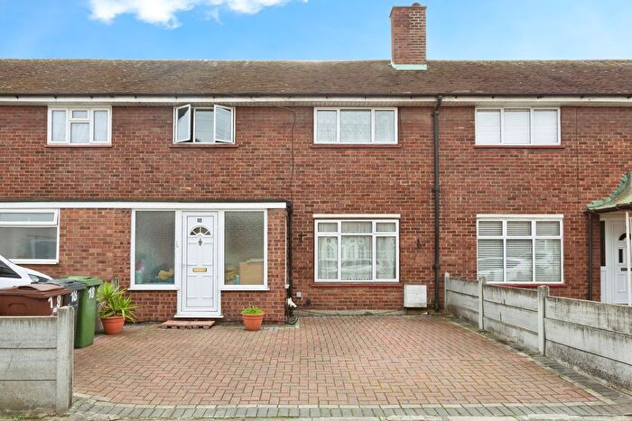 3 Bedroom Terraced House For Sale In Sugden Way, Barking, Essex, IG11