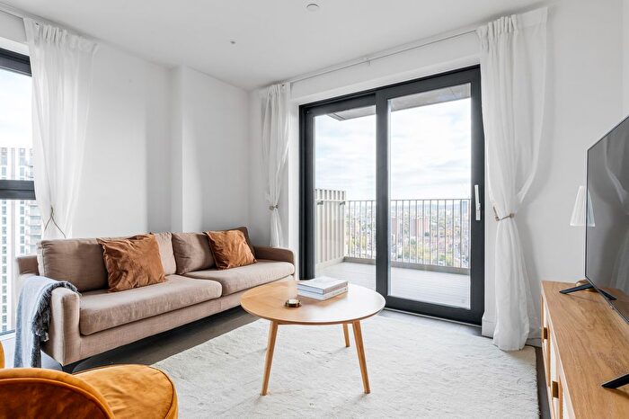 2 Bedroom Flat To Rent In London Borough Of Southwark, SE17