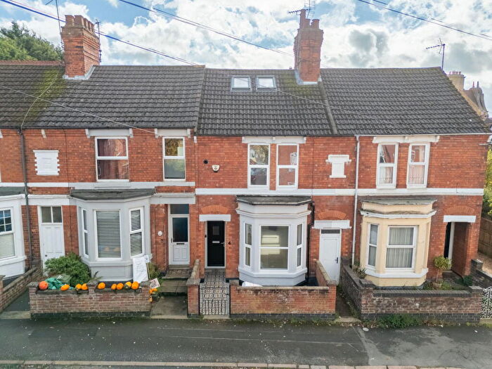 4 Bedroom Terraced House For Sale In William Street, Kettering, NN16