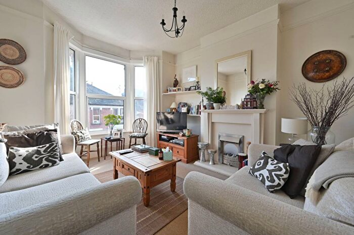 2 Bedroom Flat For Sale In Grosvenor Road, Watford, WD17