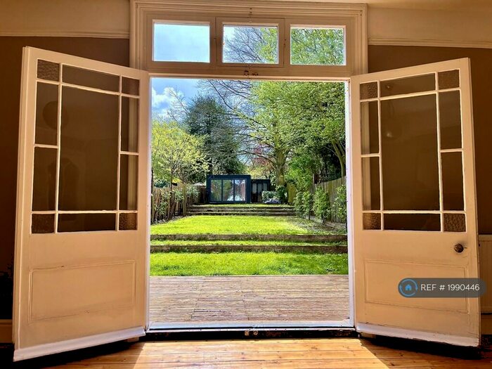 4 Bedroom Detached House To Rent In York Road, Bury St. Edmunds, IP33