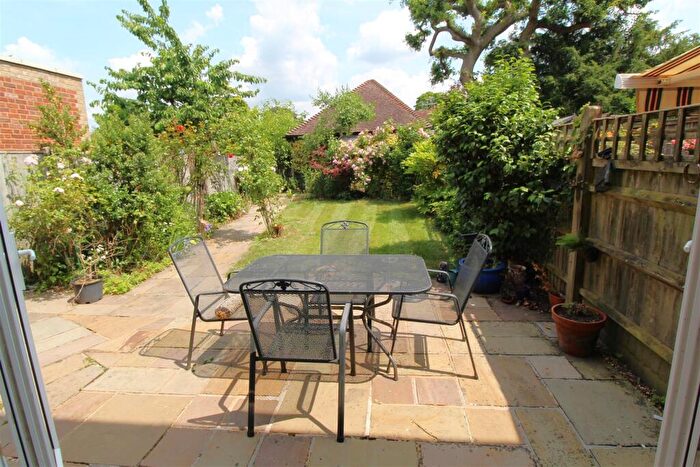 2 Bedroom Cottage To Rent In Coldharbour Road, Pyrford, GU22