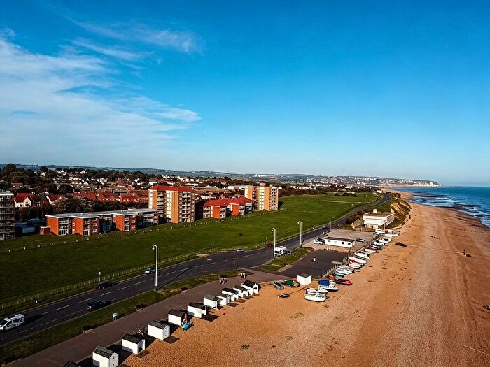 2 Bedroom Flat For Sale In Sutton Place, Bexhill-On-Sea, TN40