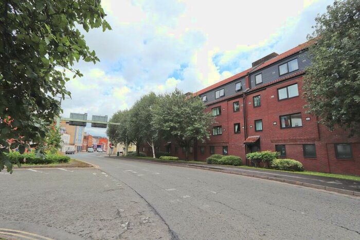 2 Bedroom Flat To Rent In Rownham Mead, Bristol, BS8