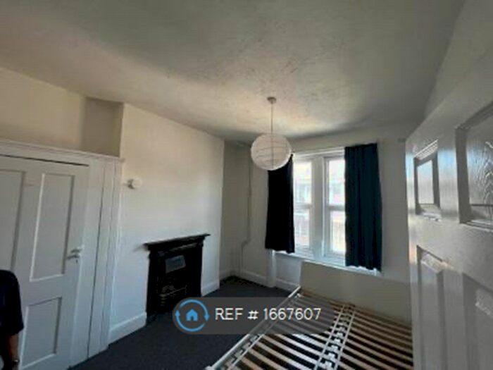 4 Bedroom Flat To Rent In Tottenham Lane, London, N8