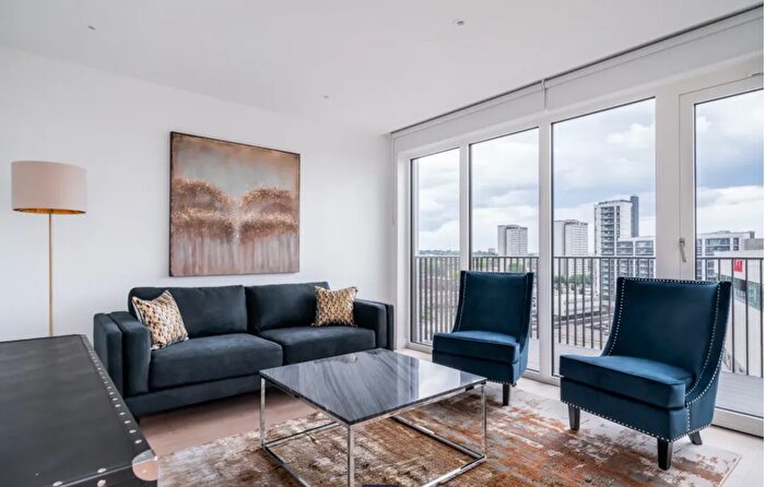 2 Bedroom Flat To Rent In Fountain Park Way, London, W12