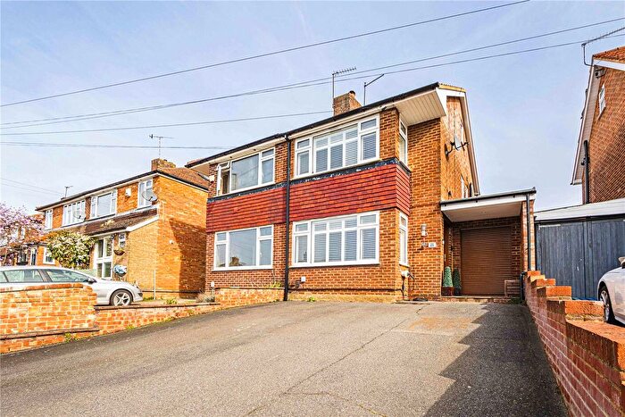 3 Bedroom Semi Detached House For Sale In Fairway, Hemel Hempstead, Hertfordshire, HP3