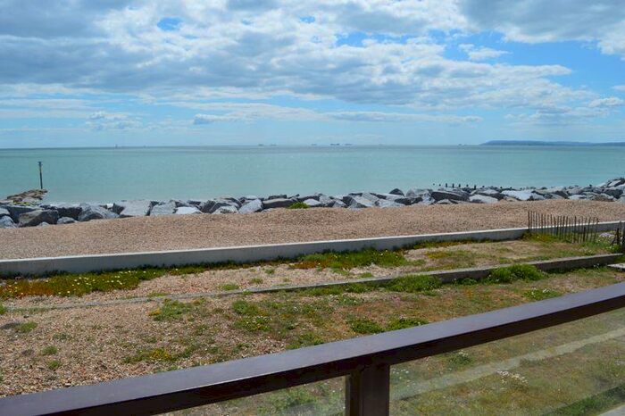 2 Bedroom Flat To Rent In Pilot View, Hayling Island., PO11