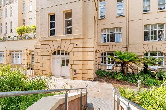2 Bedroom Flat To Rent In French Yard, Bristol, Somerset, BS1