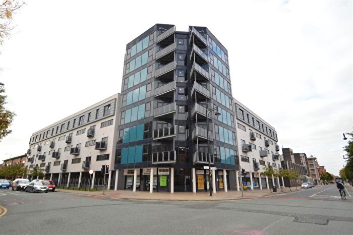 1 Bedroom Flat To Rent In Bishops Corner, Stretford Road, Hulme, Manchester, M15